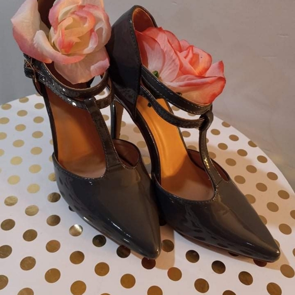 Heels - Picture 2 of 7